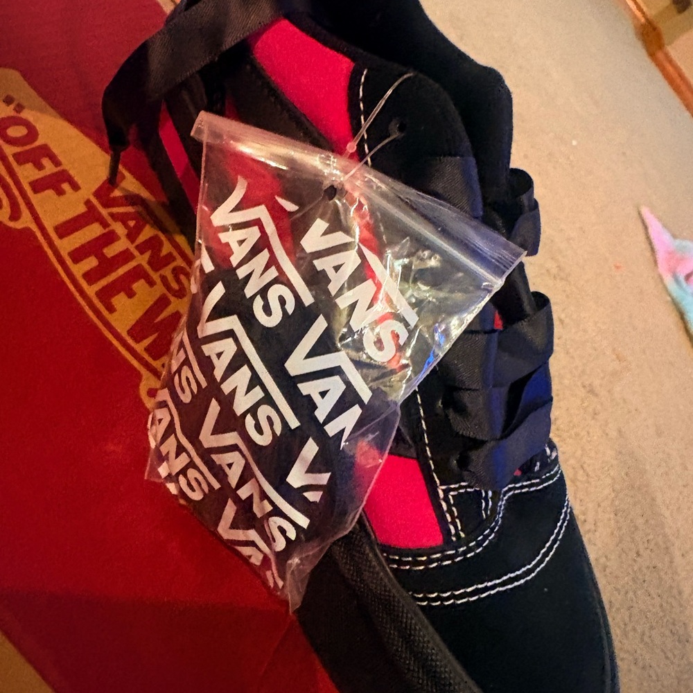 Vans Retro Y2K 2000’s Black and Hot Pink Low-Tops NEW IN BOX - Picture 4 of 6